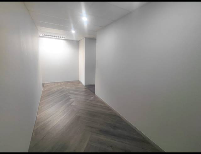 279M² OFFICE TO LET IN MAGALIESSIG